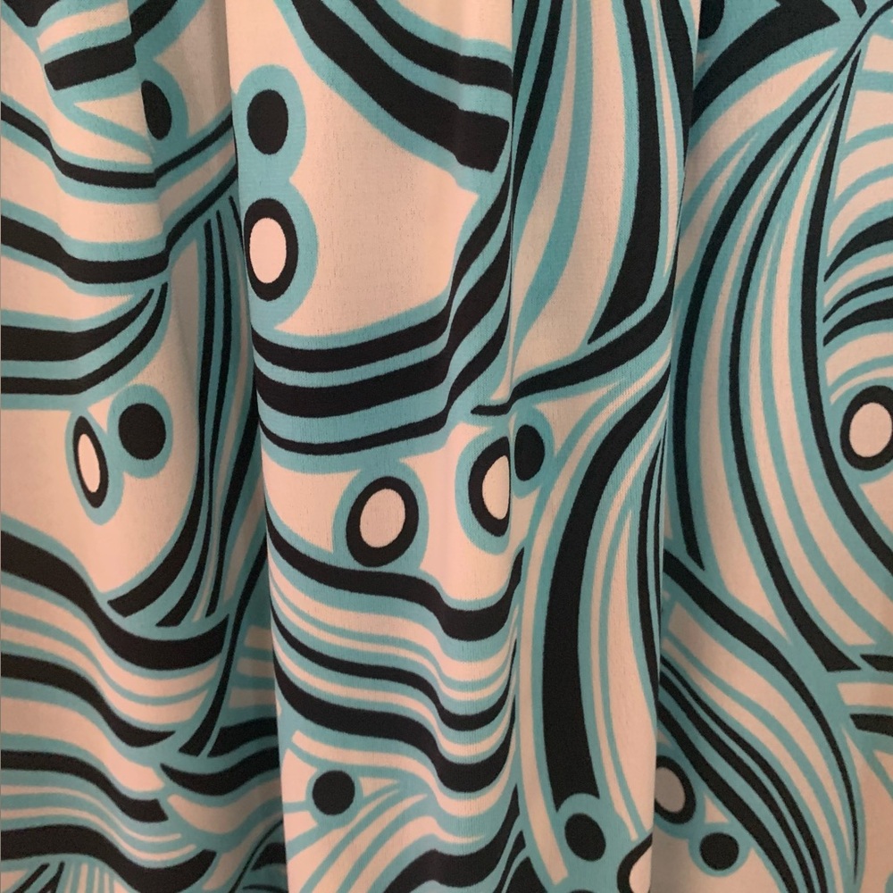 Abstract Patterned Dress Trimmed In Black - Picture 7 of 7